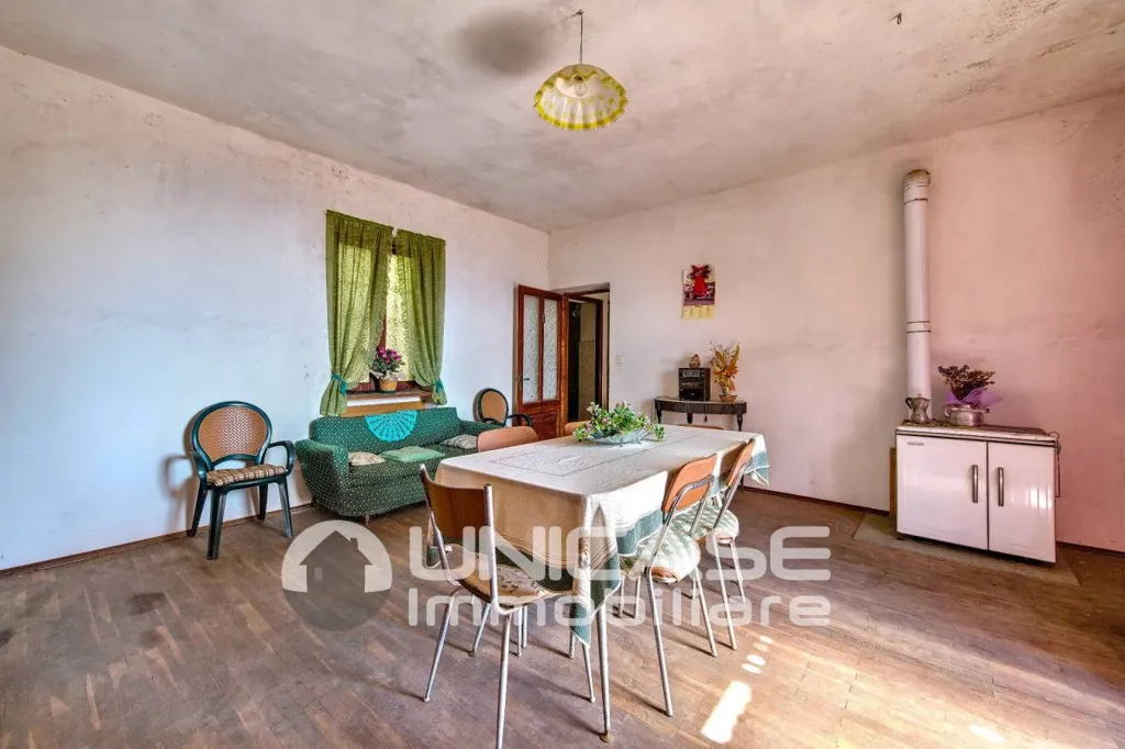 Söögituba - Rustic House with Garden in Bagnolo Piemonte
