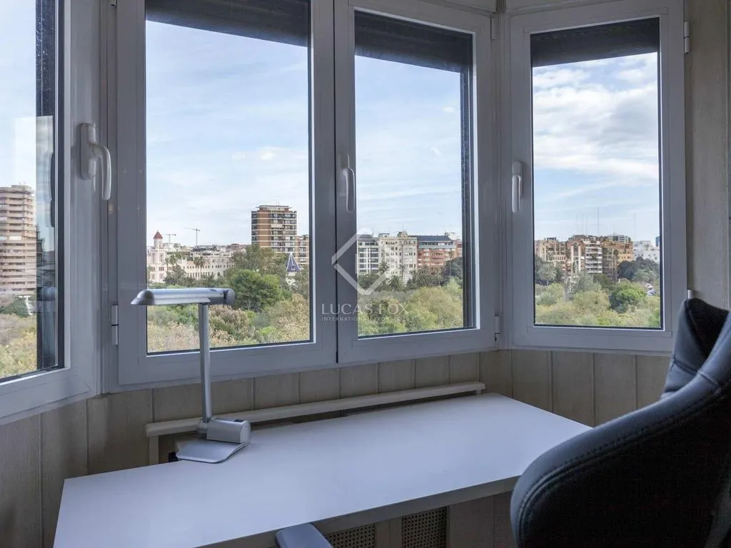 Bureau - Luxury Apartment with River View in Valencia