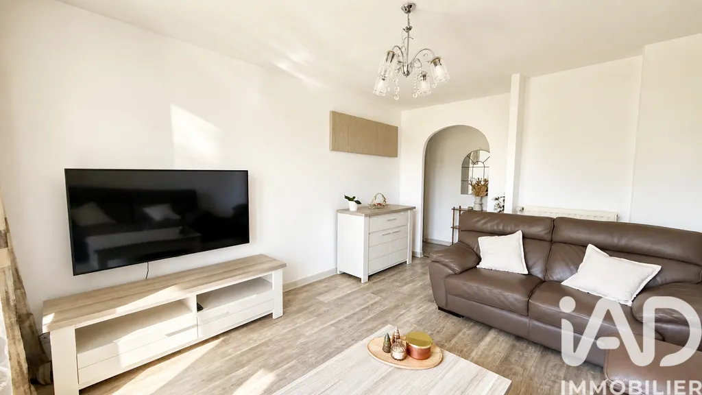 Séjour - Appartement avec balcon et parking à Fontaine