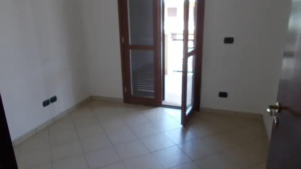 Esik - Villa with Garage in San Marcellino