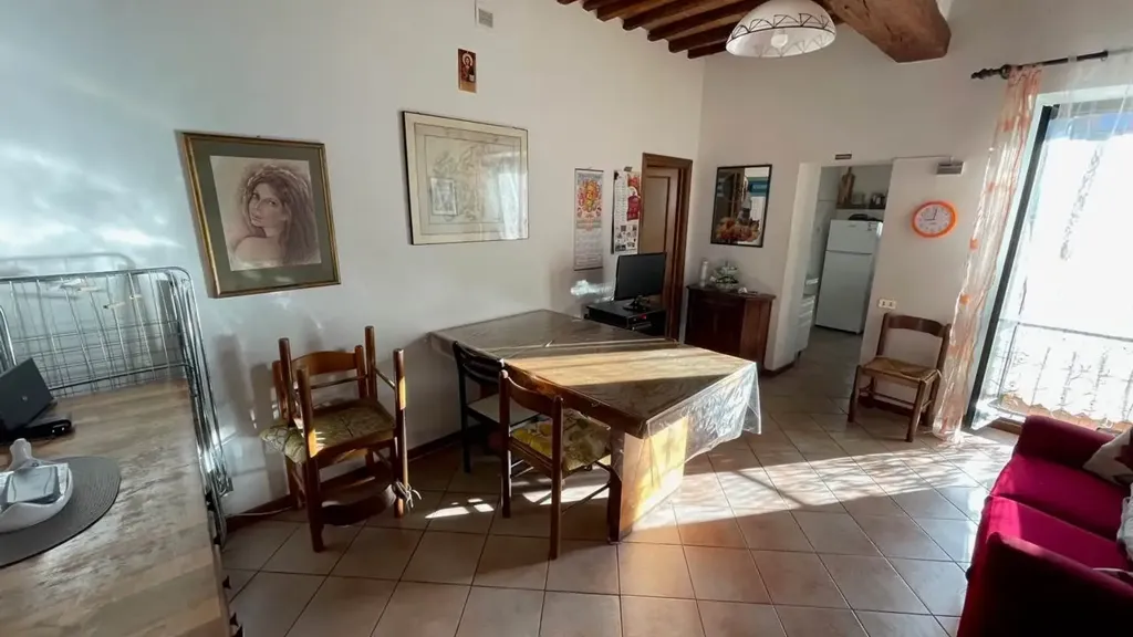 Salle à manger - Quadrilocale with High Ceilings near Siena Centre