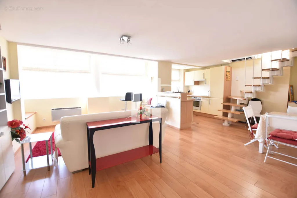 Soggiorno - Apartment with Sea View in Saint-Raphaël