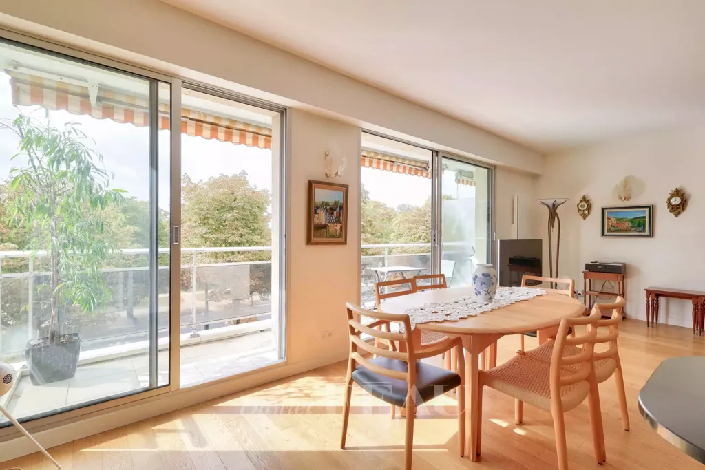 Dining Room - 2-Bed Apartment with Balconies in Daumesnil