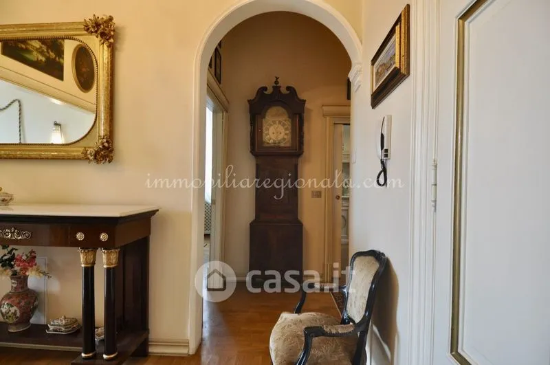 Esik - Elegant Apartment with Terrace in Lucca