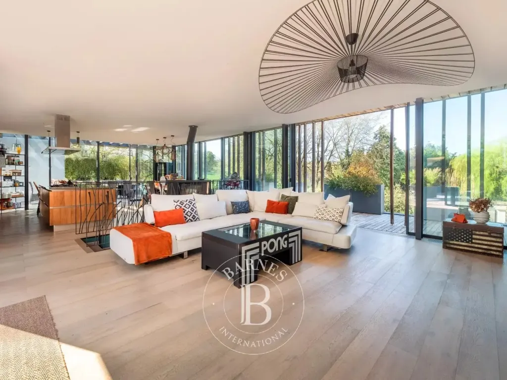 Elutuba - Architect-Designed House with Pool near Paris CDG