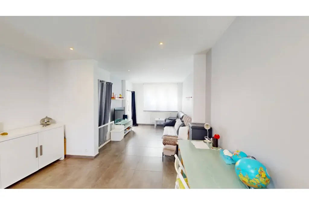 Séjour - Maison Rénovée avec Jardin et Terrasse à Seraing