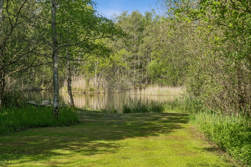 Aed - Holiday Home with Private Lake in Skuldelev