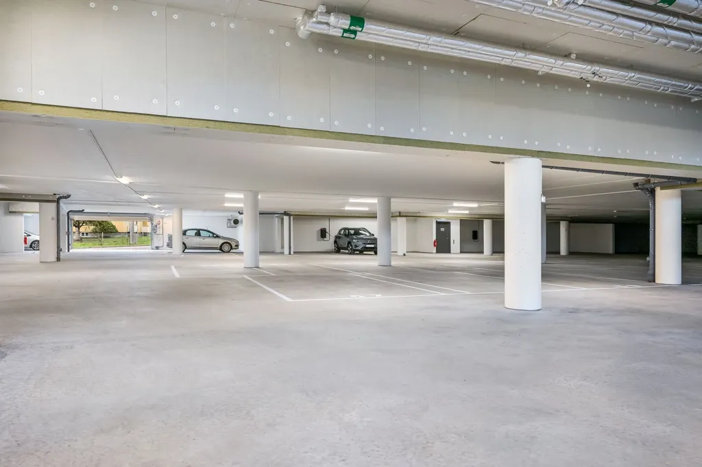 Garaaž - Apartment with City Access in Norrköping