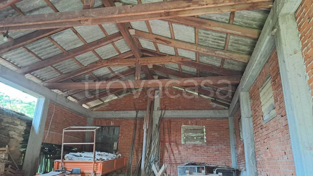 Garage - Rustic Property with Panoramic Views in Bagnolo Piemonte