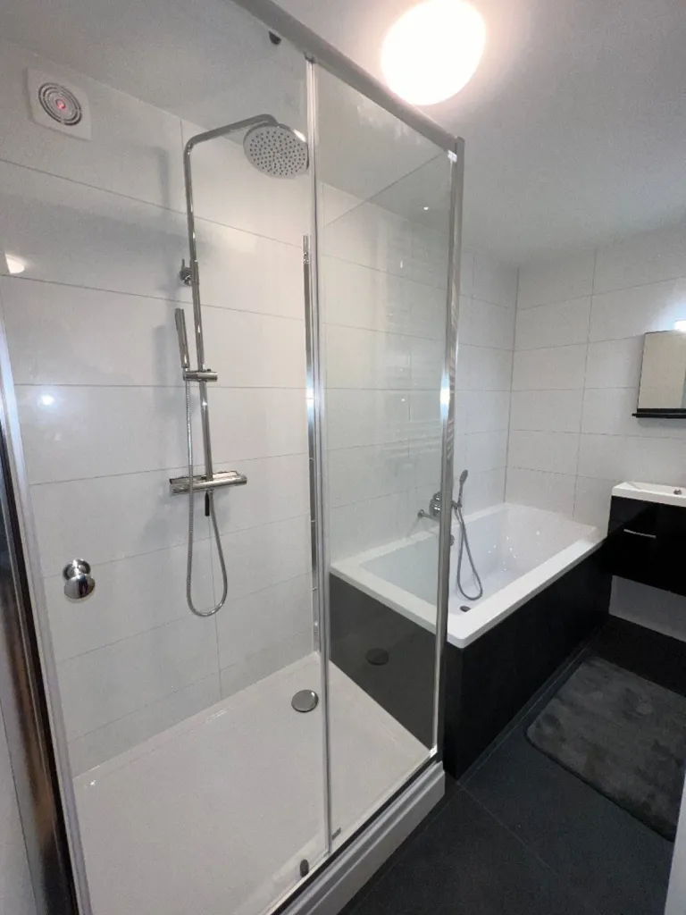 Vannitoad - Fully Renovated End-Unit in Heerlen
