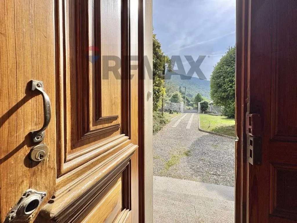 Außenansicht - Historic Villa with Private Garden in Mergozzo