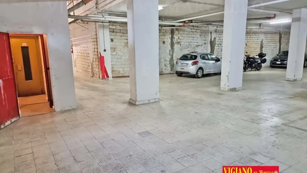 Garage - Apartment with Triple Exposure in Foggia