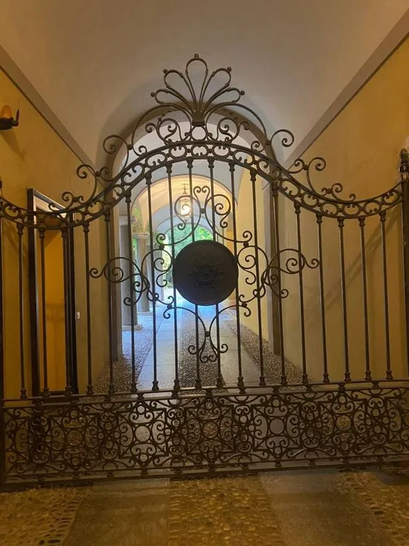 Esik - Luxury Flat with Private Entrance in Piacenza