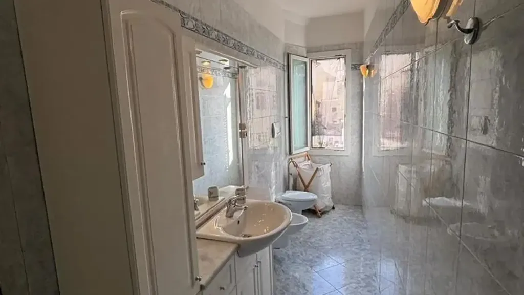 Salles de bain - Bright Apartment with Terrace in Florence