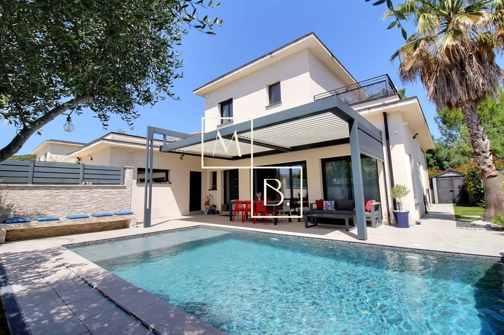 Contemporary Villa with Pool in Montarnaud