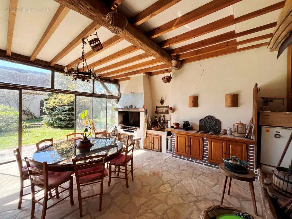 Söögituba - Charming Two-Home Property with Garden in Sens