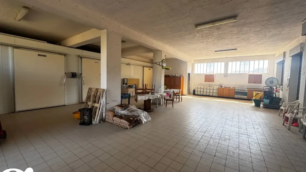 Garage - Versatile Independent House with Large Plot in Patti