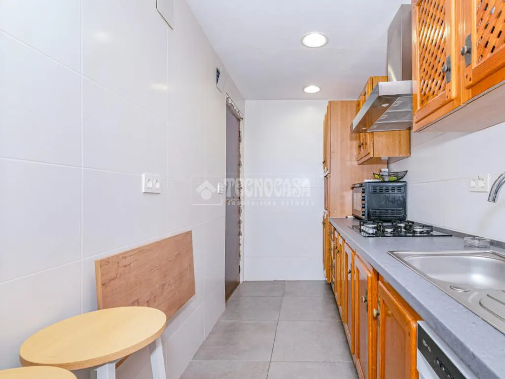 Cuisine - Four-Bedroom Flat with Terrace in Cartuja