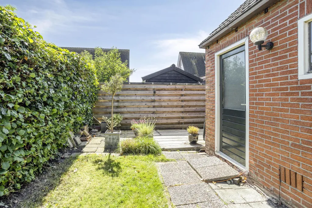 Jardin - Corner House with Solar Panels in Oude Pekela