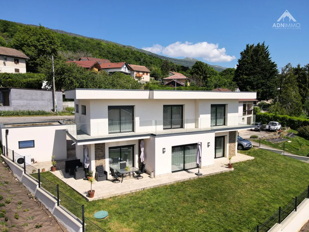 Esterno - Architectural House with Mountain View in Péron