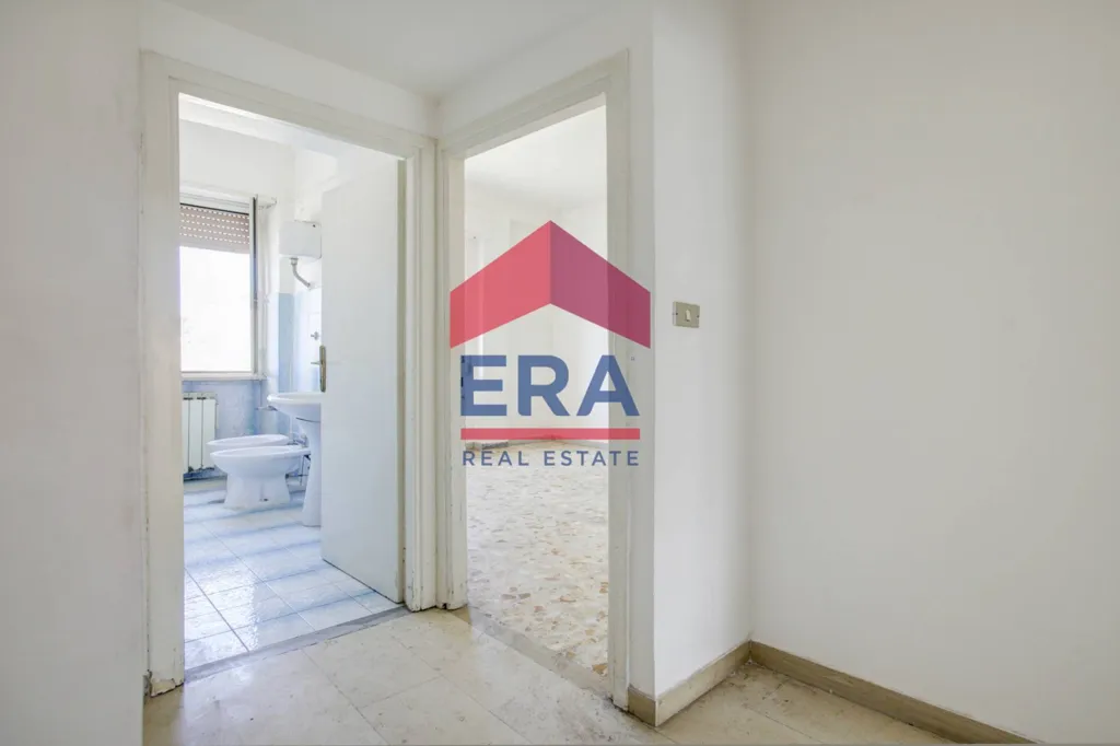 Entrée - Apartment to Renovate in Central Pomezia