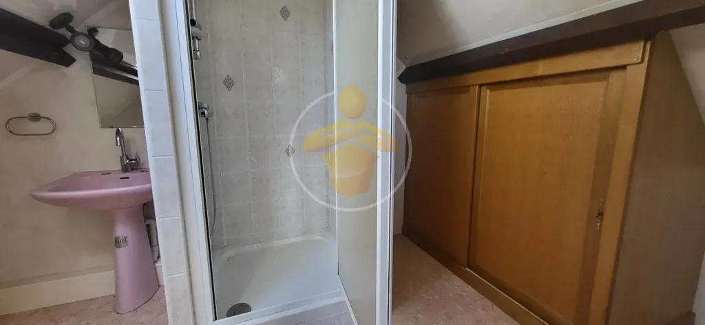 Salles de bain - Maison avec Jardin et Véranda à Sinceny