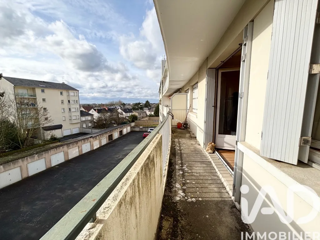 Rõdu - 3-Bedroom Apartment with Balcony in Châteauroux