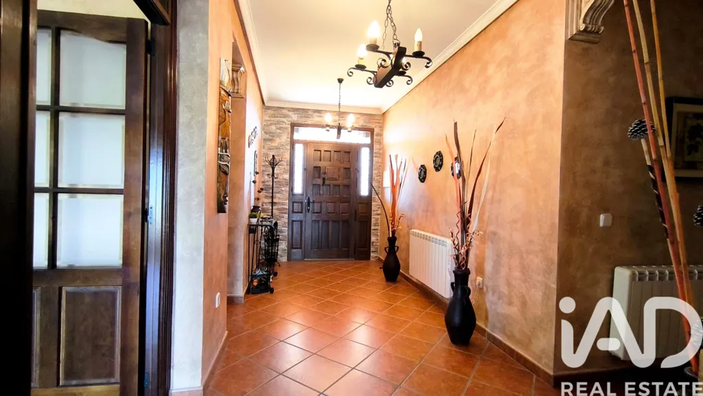 Esik - Chalet with Large Garden in Colmenar de Oreja