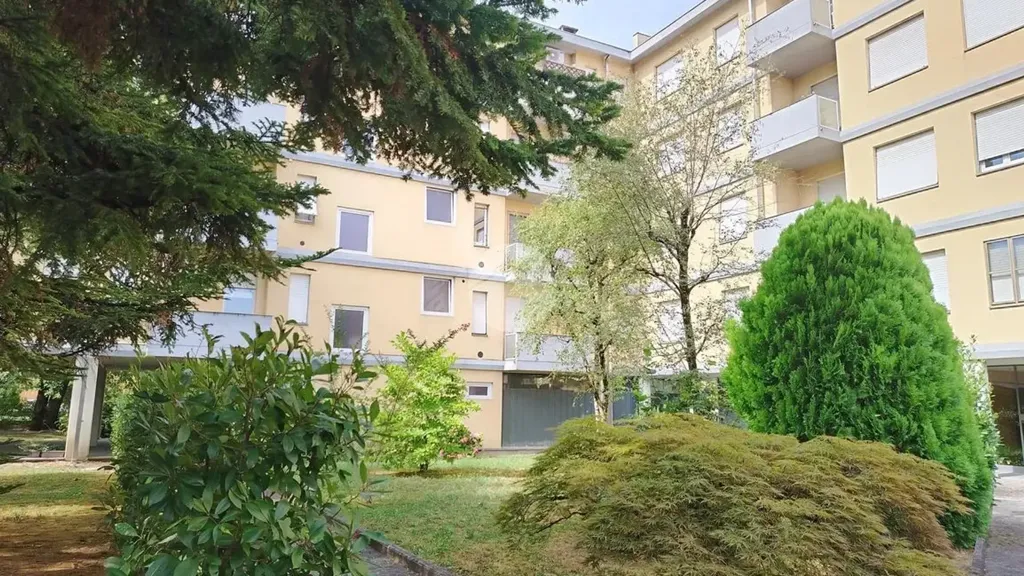 Jardin - Rustic Penthouse with Balcony in Parma
