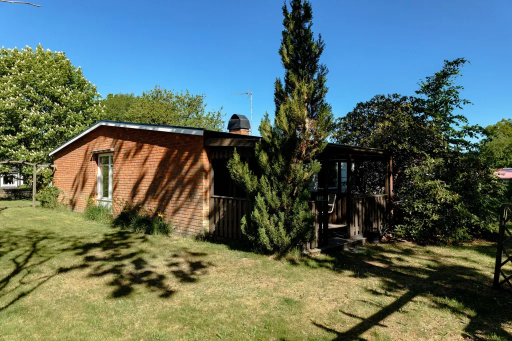 Jardin - Villa with Garden in Öjaby