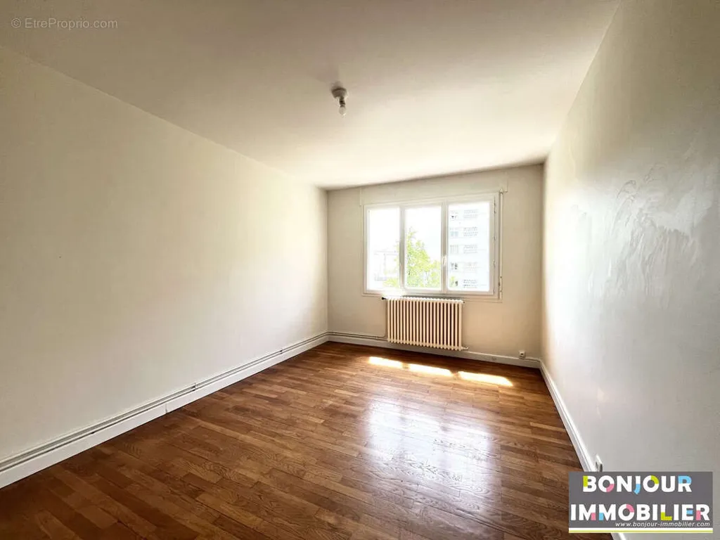 Pièces - Appartement avec Balcon au Centre de Grenoble