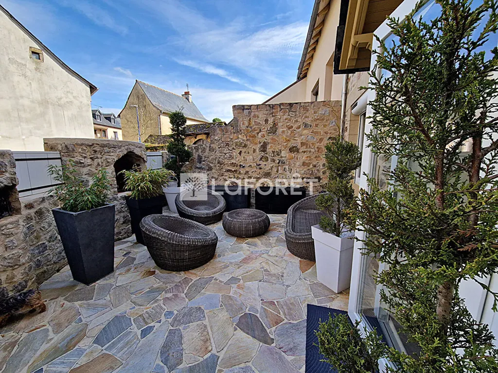 Aed - Stone Village House with Courtyard in La Primaube