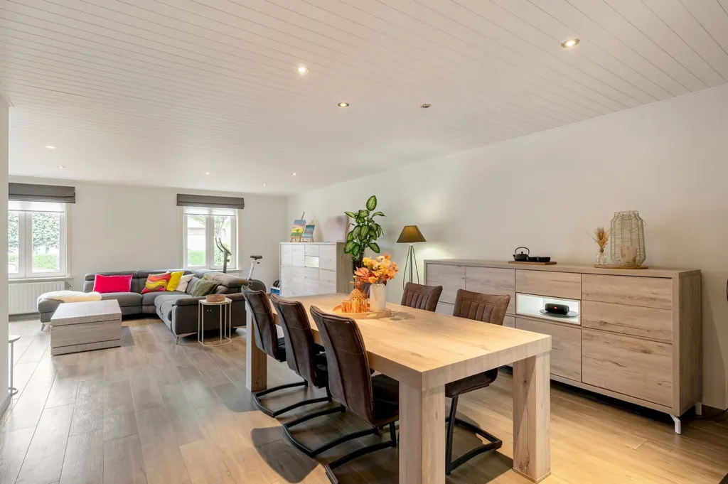 Salle à manger - Bâtiment Semi-ouvert Rénové avec Piscine à Berlaar