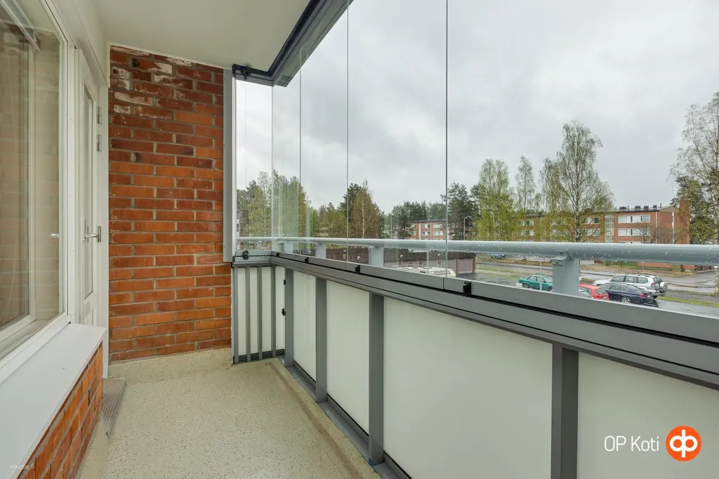 Balcon - Modernised Apartment with Balcony in Kaukovainio