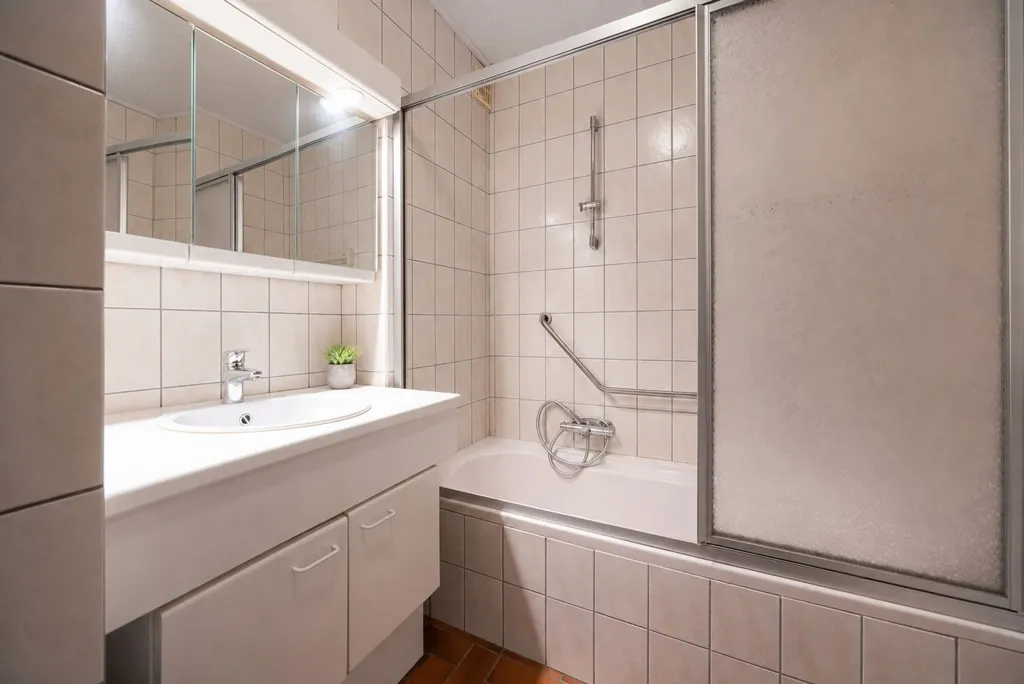 Salles de bain - Appartement avec Terrasse et Garage à Schoten