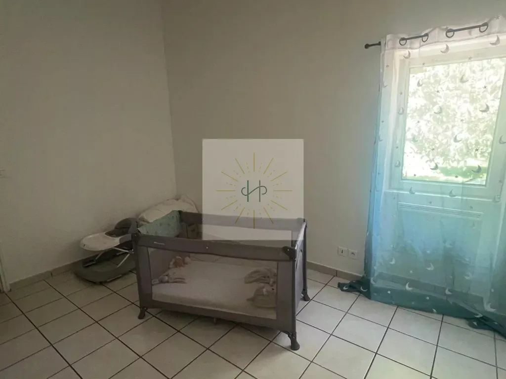 Chambres - Ensemble Immobilier avec Jardin à Montélimar