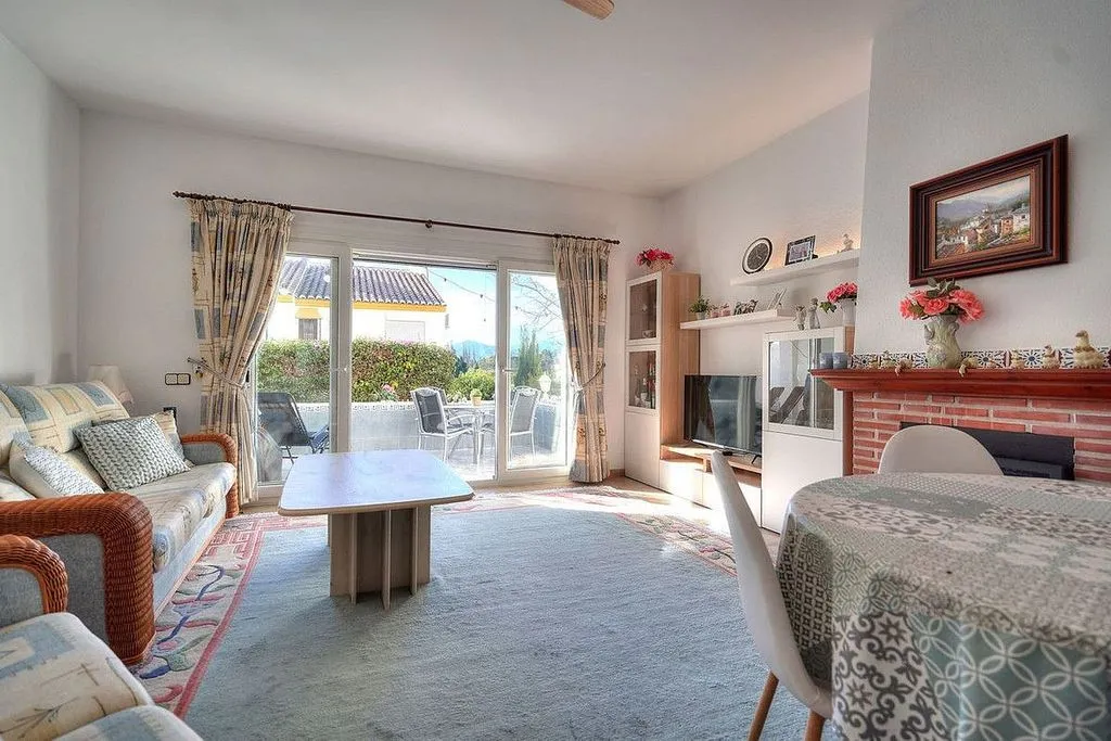 Elutuba - Corner Semi-Detached House with Pool in Mijas Golf