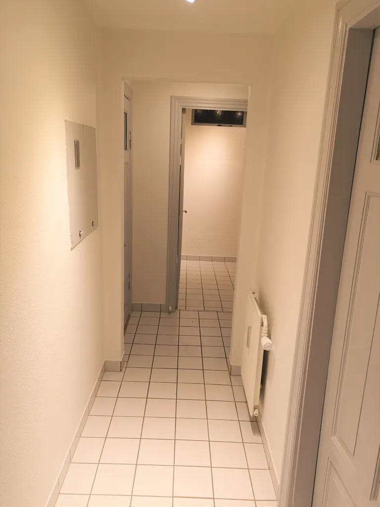 Entrée - Apartment with Dishwasher in Quiet Street
