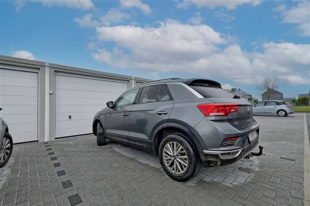 Garage - Flat with Garden View in Mettet Centre