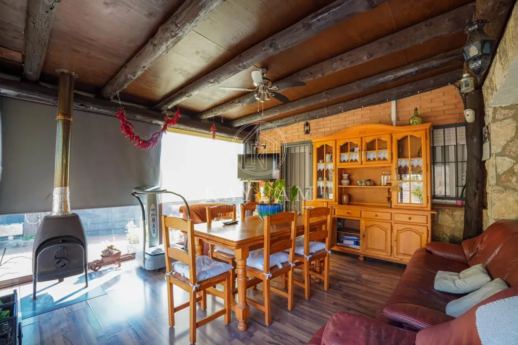 Söögituba - Rustic Chalet with Pool in Canyelles