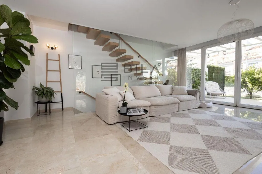 Elutuba - Semi-Detached Chalet with Pool in Mijas