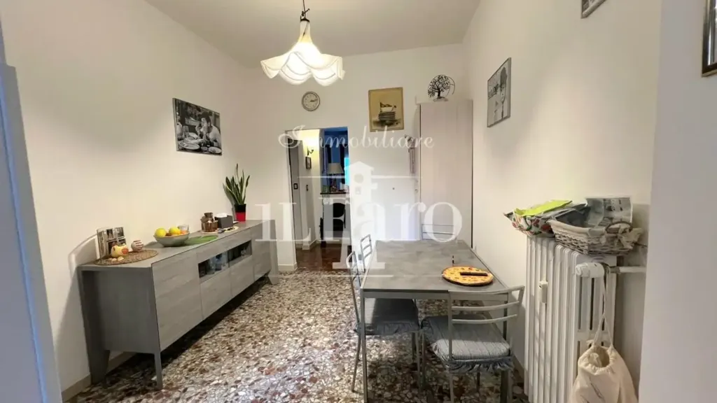 Söögituba - Rustic-Style Apartment with Terrace in Campi Bisenzio