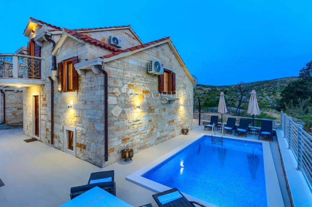 Piscina - Traditional Villa with Pool in Nerežišća
