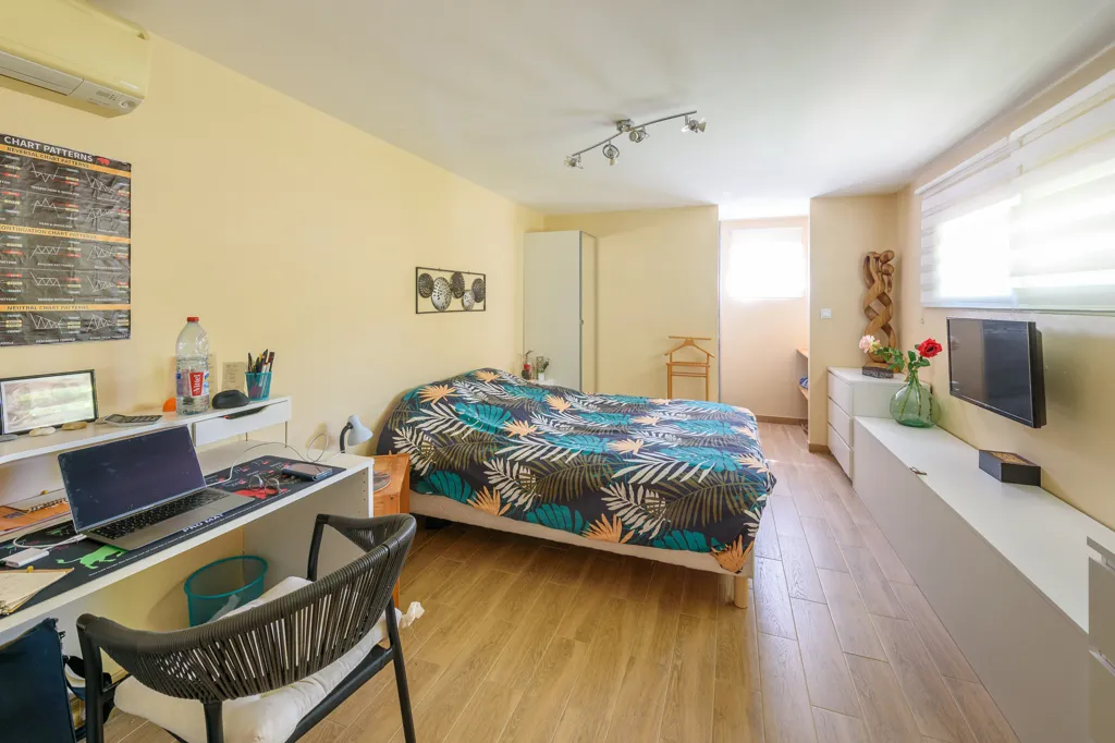 Chambres - Maison avec Piscine et Vue Verdoyante à Saint-Geniès-Bellevue