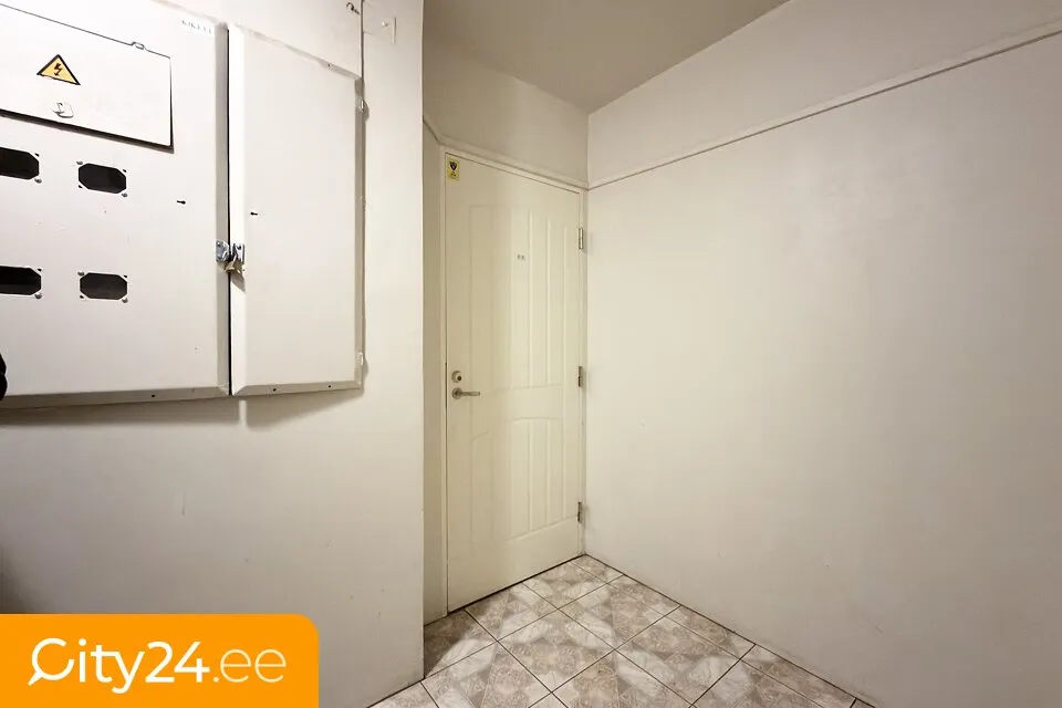 hallway_entrance