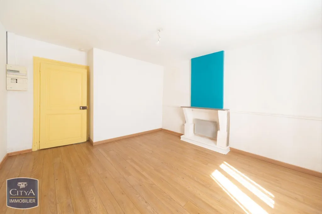 Habitaciones - 1-Bedroom Flat with Attic Space in Bourg-en-Bresse