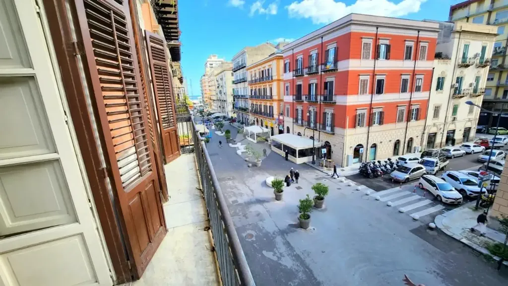 Välivaade - Apartment with Balcony in Palermo's Historic Centre