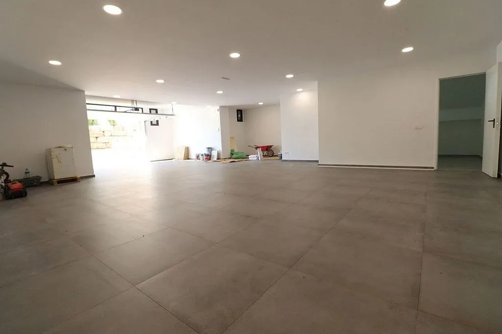 Garage - Chalet with Pool and Terrace in Casco Antiguo