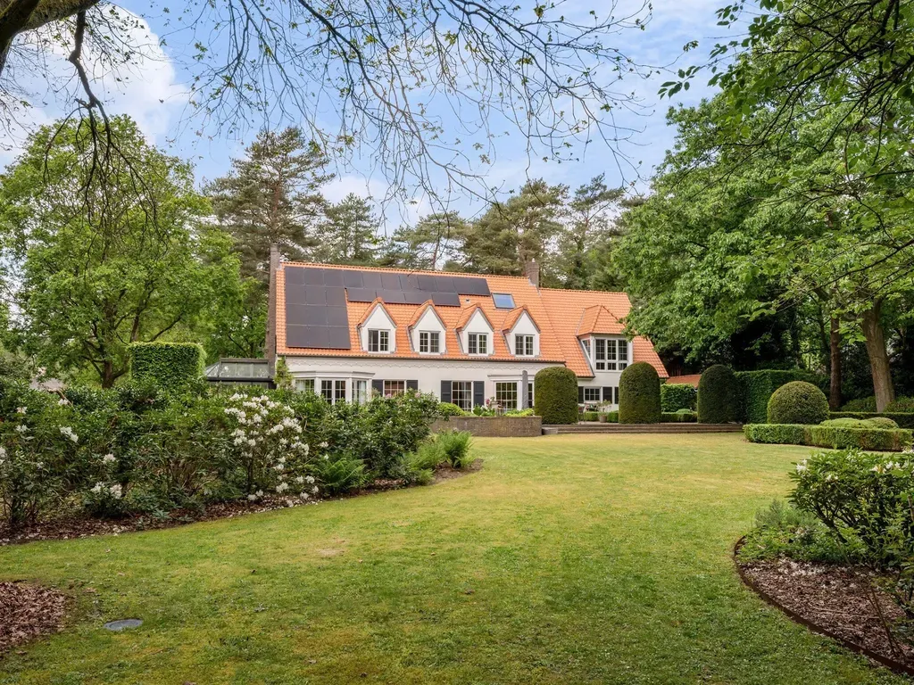 Aed - Spacious Villa with Pool in Kapellen