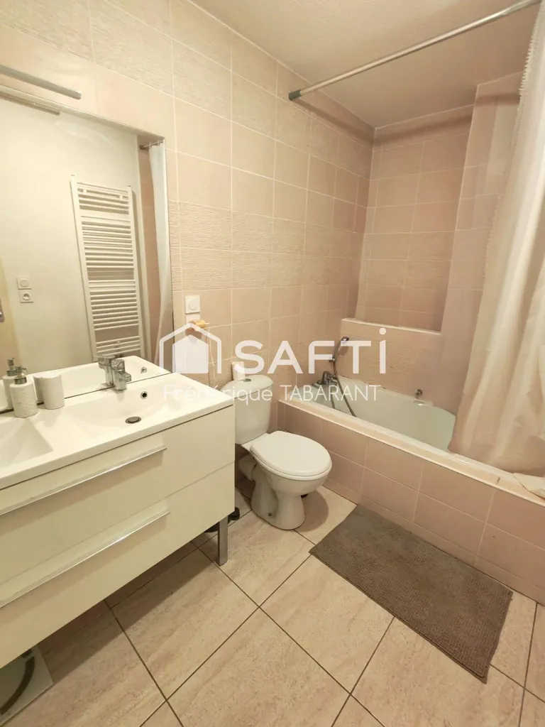 Bathrooms - Detached House with Garden in Cugnaux